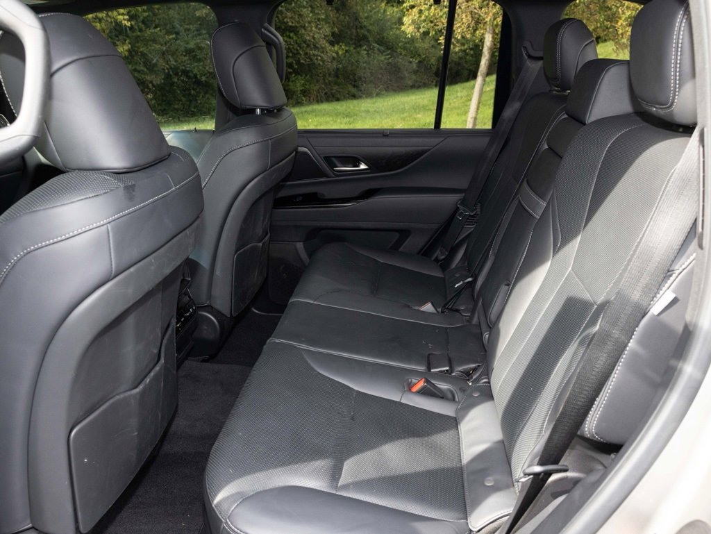 Used 2024 Lexus LX 600 4WD w/ Luxury Package image 39