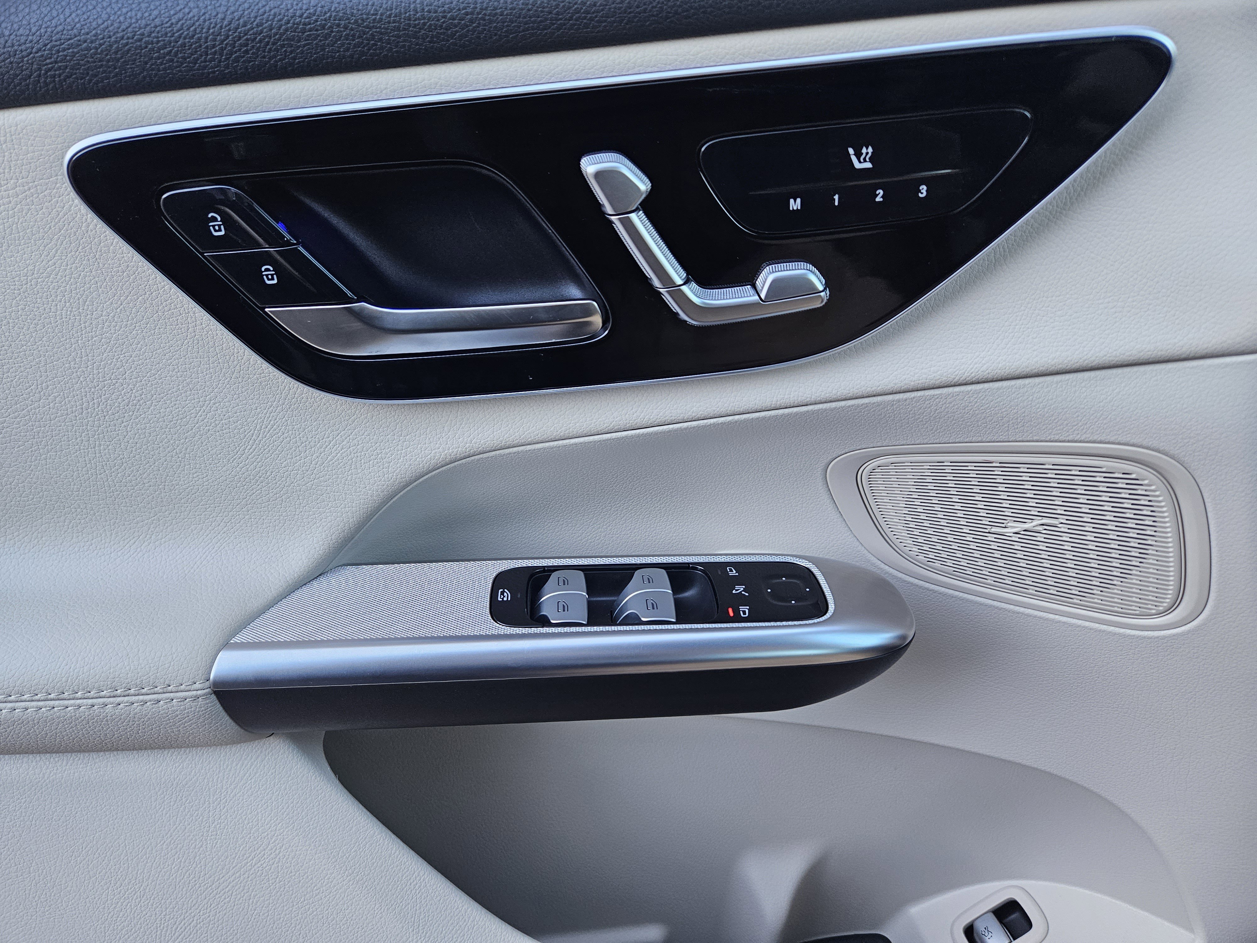 Certified 2025 Mercedes-Benz GLC 300 image 22