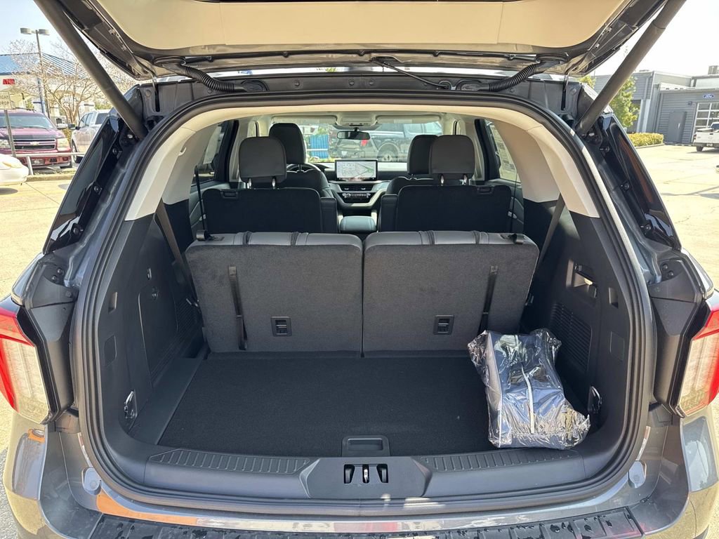 New 2026 Ford Explorer Active w/ Active Comfort Package image 5