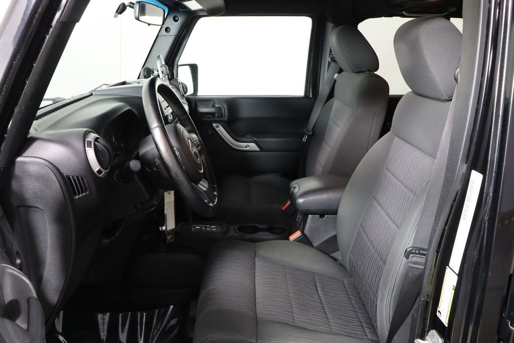 Used 2012 Jeep Wrangler Unlimited Sahara w/ Connectivity Group AWD/4WD image 14