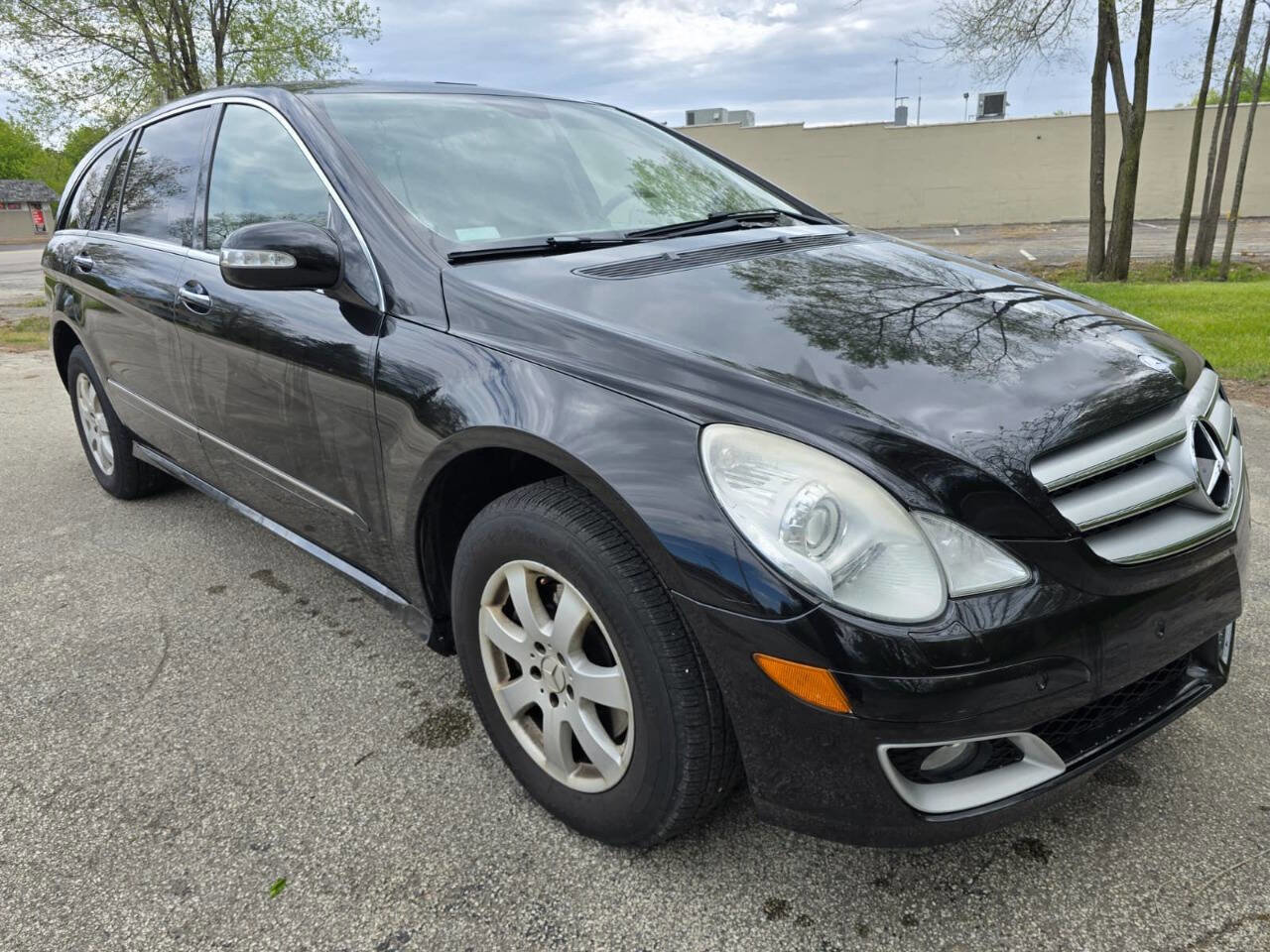Used 2007 Mercedes-Benz R 350 4MATIC w/ P1 Pkg image 3