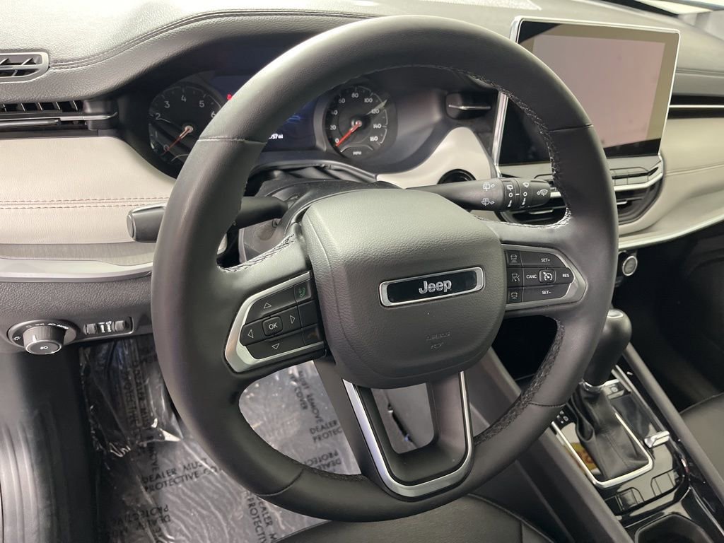 Used 2025 Jeep Compass Limited AWD/4WD image 27