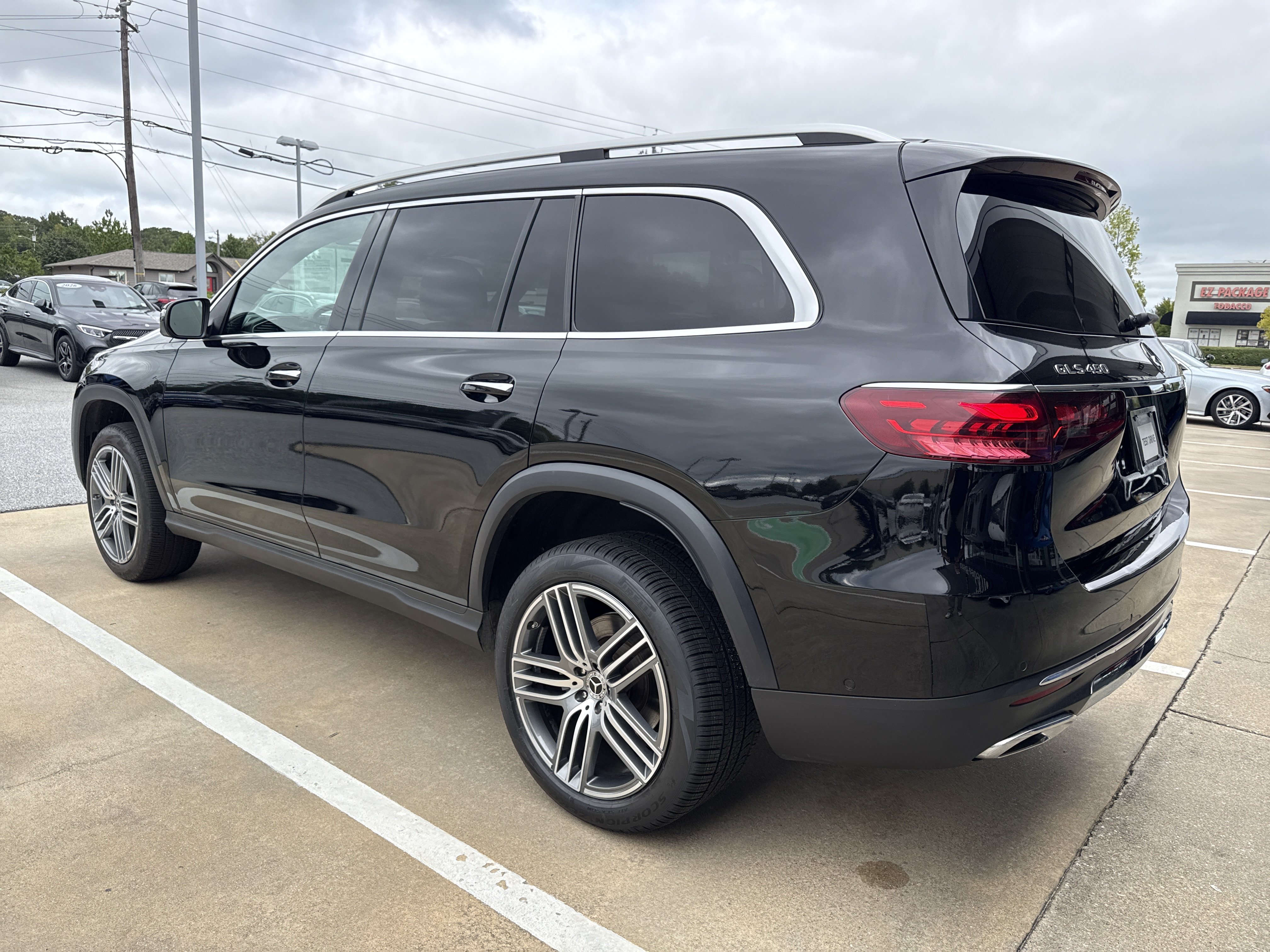 Used 2025 Mercedes-Benz GLS 450 4MATIC image 3