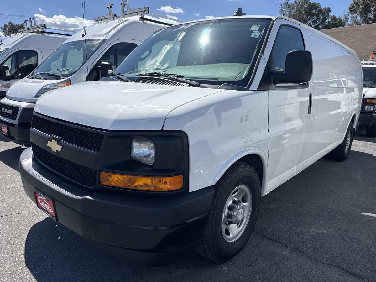 Used 2017 Chevrolet Express 3500 Extended RWD image 3