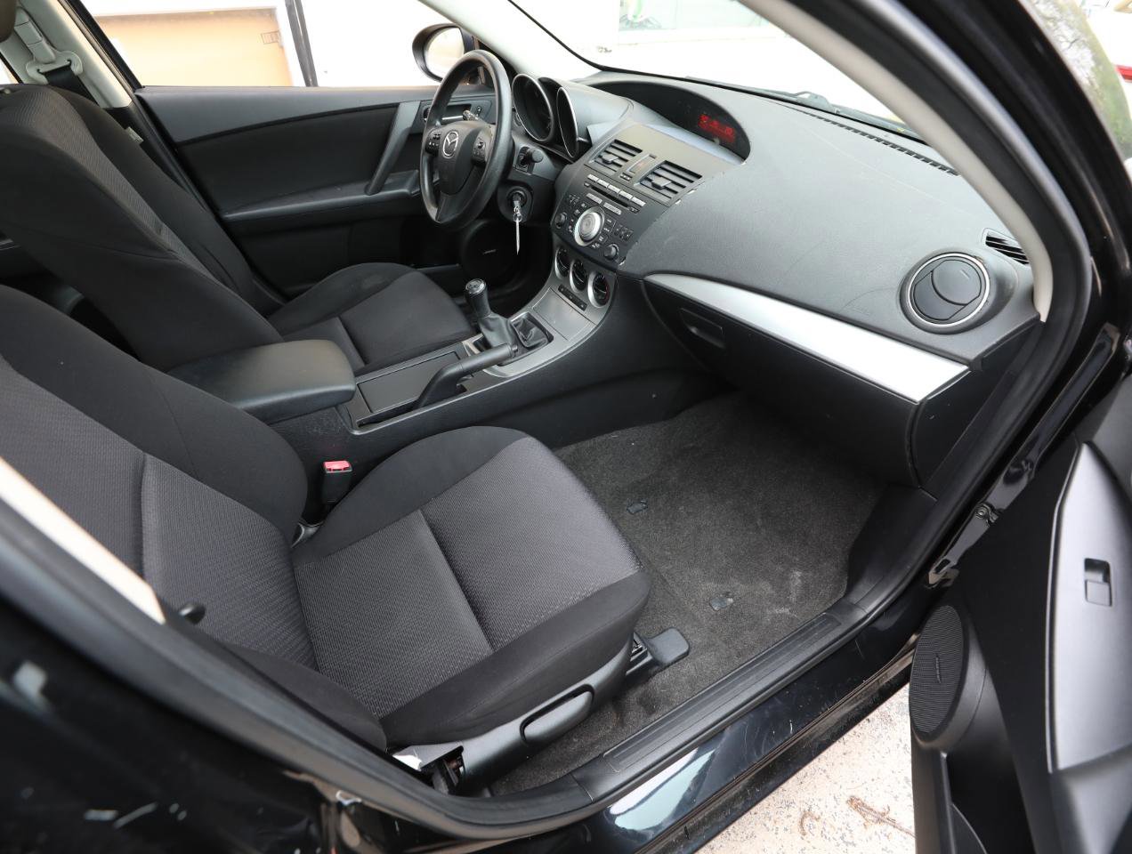 Used 2010 MAZDA MAZDA3 i Touring FWD image 9