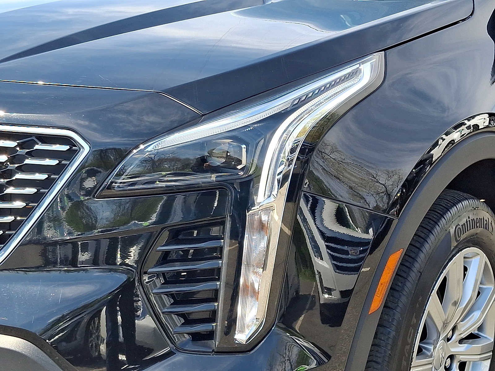 Certified 2023 Cadillac XT4 Premium Luxury AWD/4WD image 9