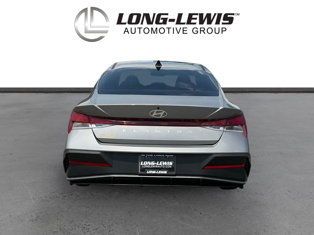 Used 2024 Hyundai Elantra SEL FWD image 5