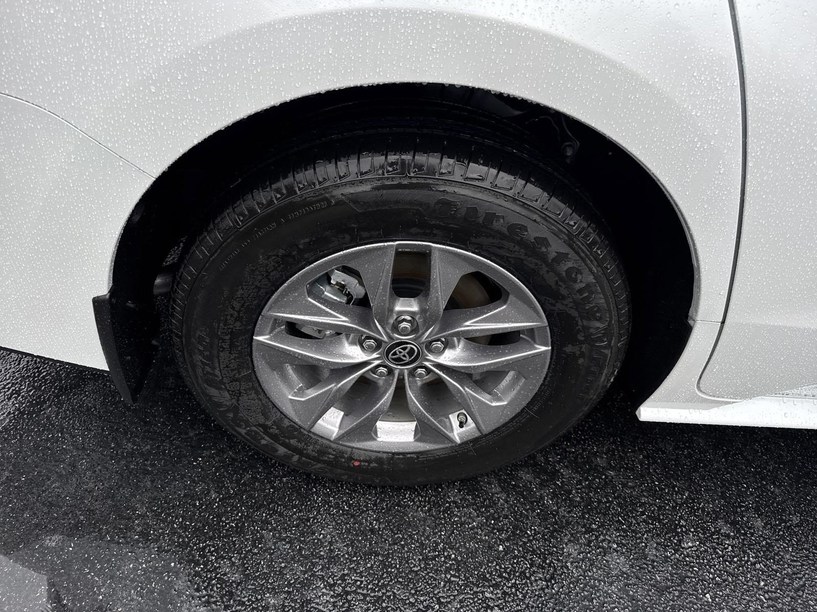 New 2025 Toyota Sienna XLE w/ XLE Plus Package FWD image 10