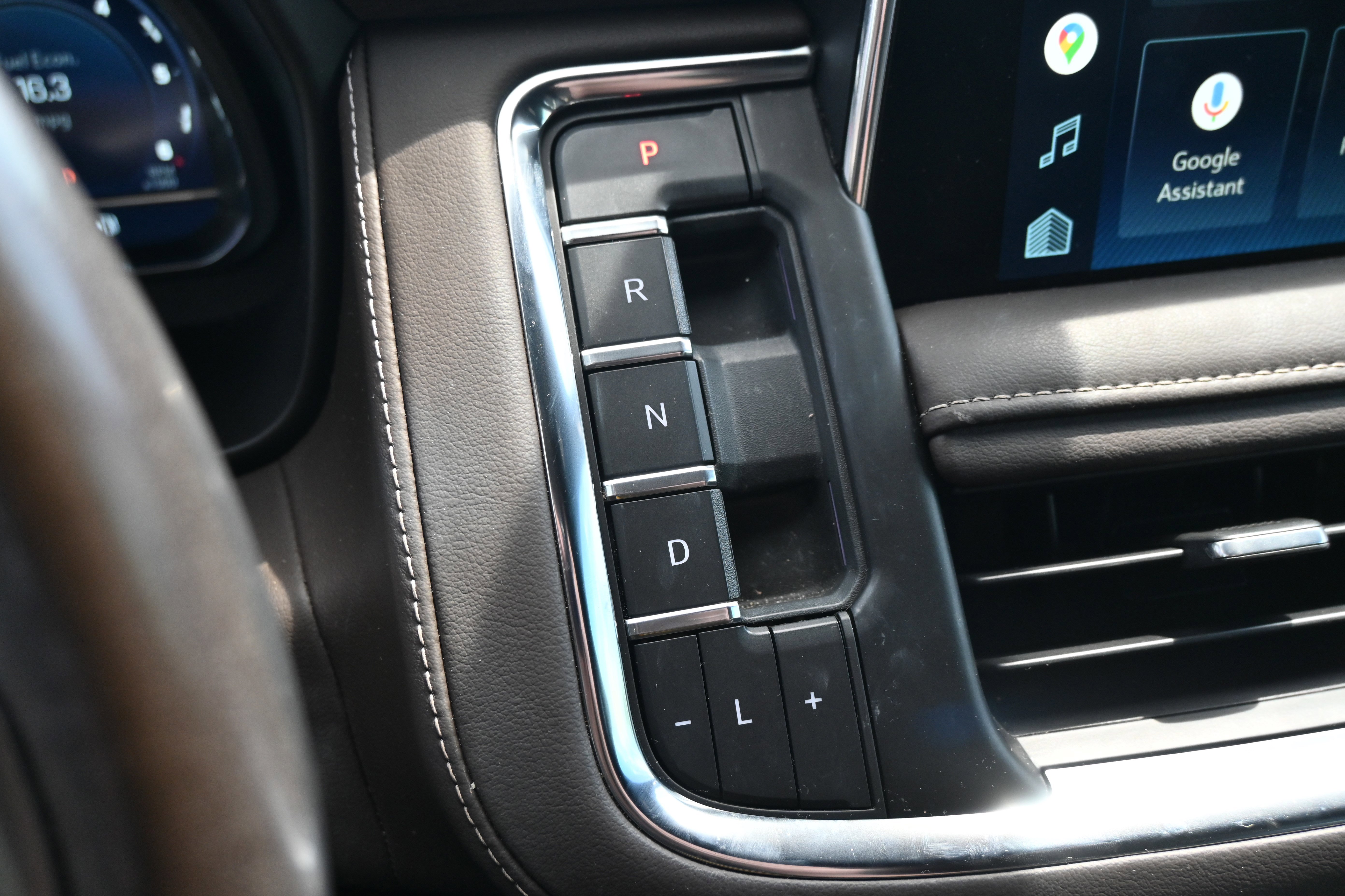 Used 2022 Chevrolet Tahoe LT w/ Luxury Package RWD image 16