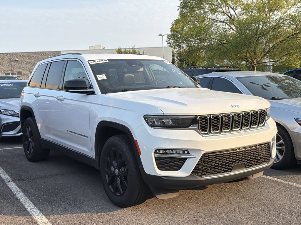 Used 2023 Jeep Grand Cherokee Limited AWD/4WD image 3