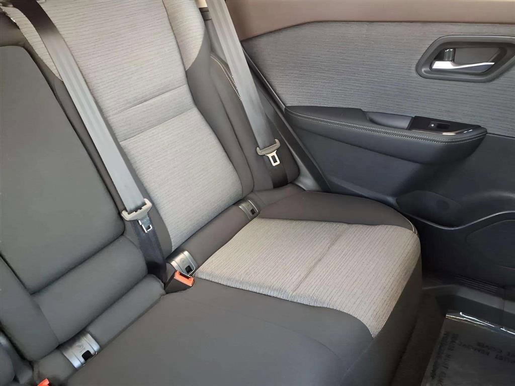 Used 2023 Nissan Rogue SV image 19