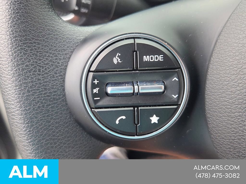 Used 2025 Kia Soul LX w/ LX Technology Package FWD image 23