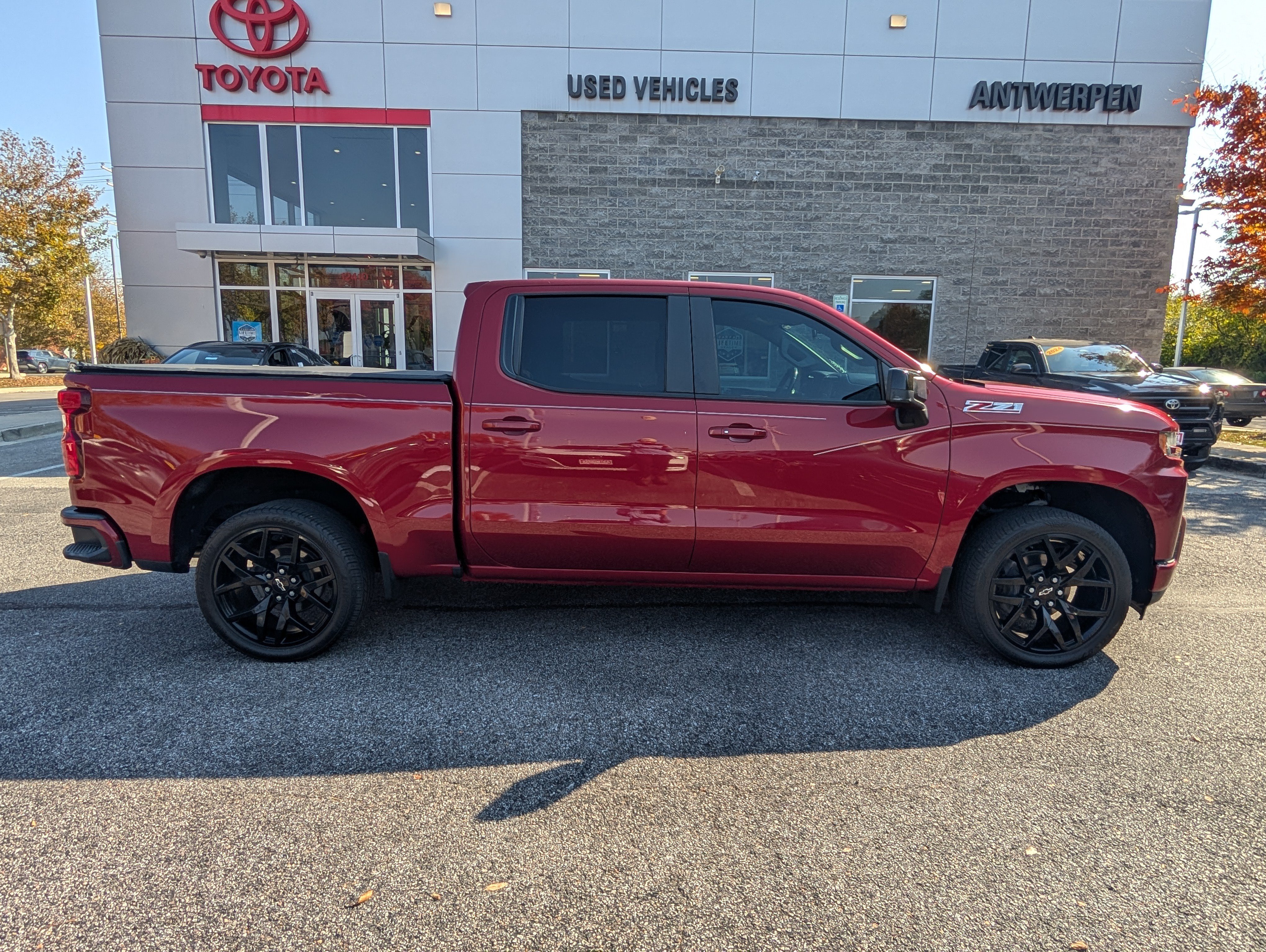 Used 2020 Chevrolet Silverado 1500 RST AWD/4WD image 2