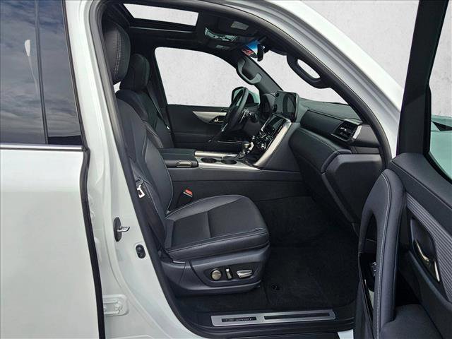 Used 2023 Lexus LX 600 F Sport image 10