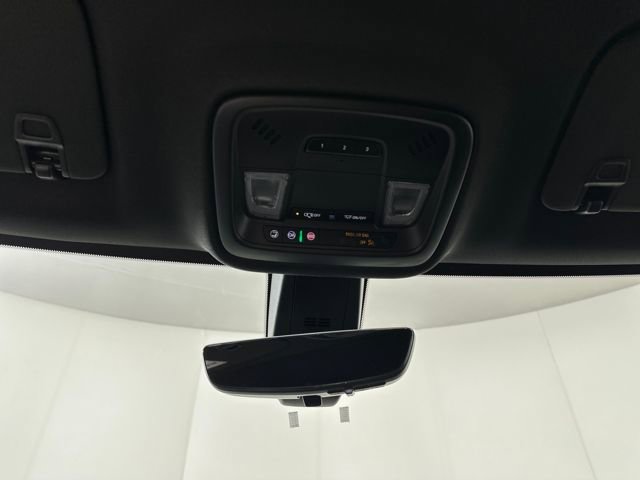 Used 2023 Chevrolet Traverse RS image 25