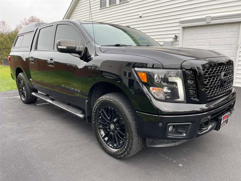 Used 2018 Nissan Titan SV w/ SV Convenience Package image 4