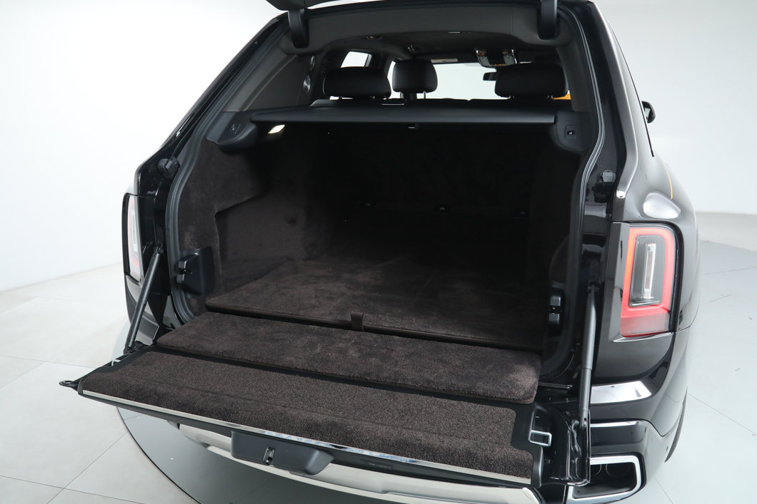 Used 2025 Rolls-Royce Cullinan AWD/4WD image 45
