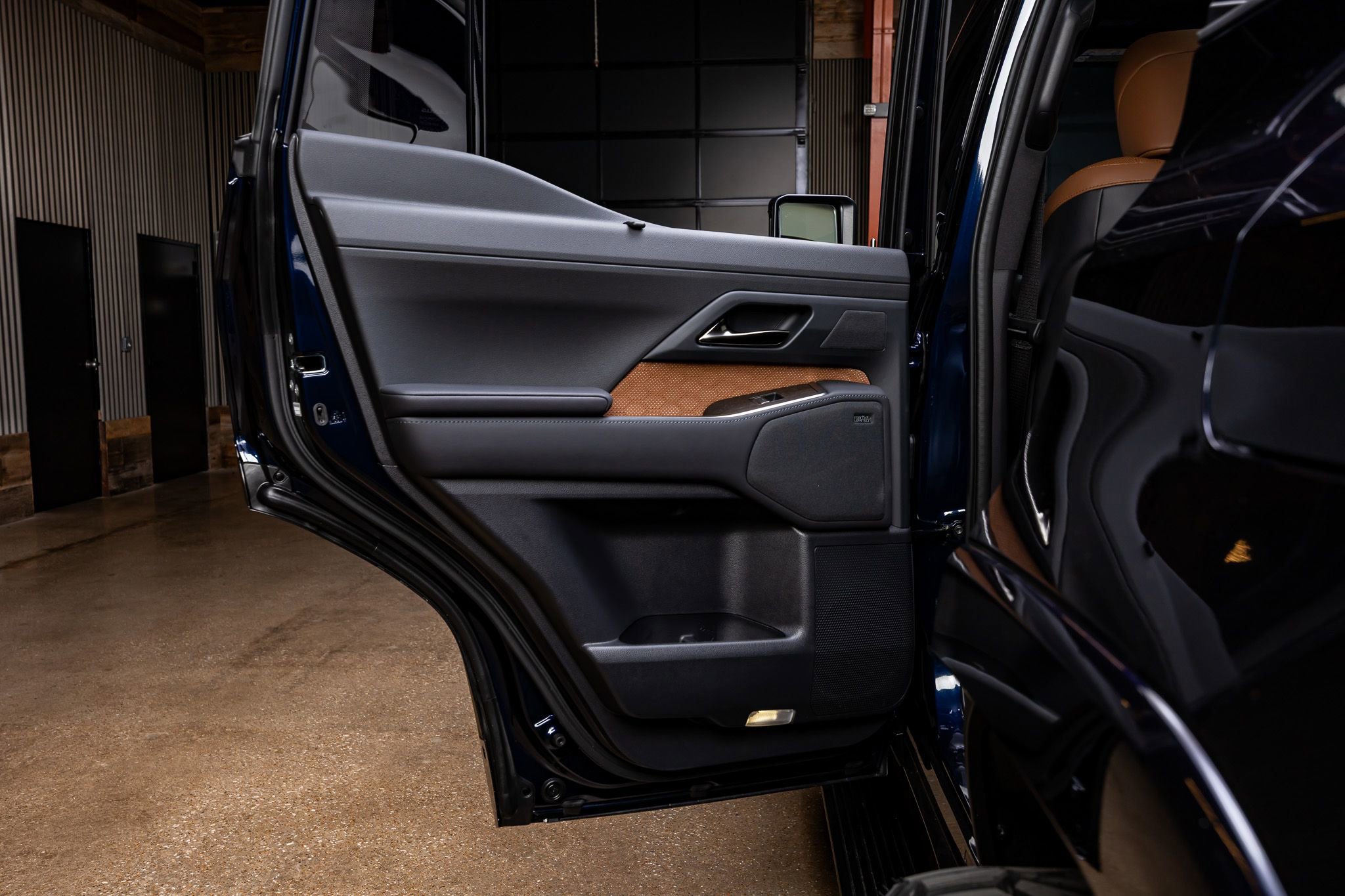 Used 2025 Lexus GX 550 w/ Accessory Package (2T) image 37