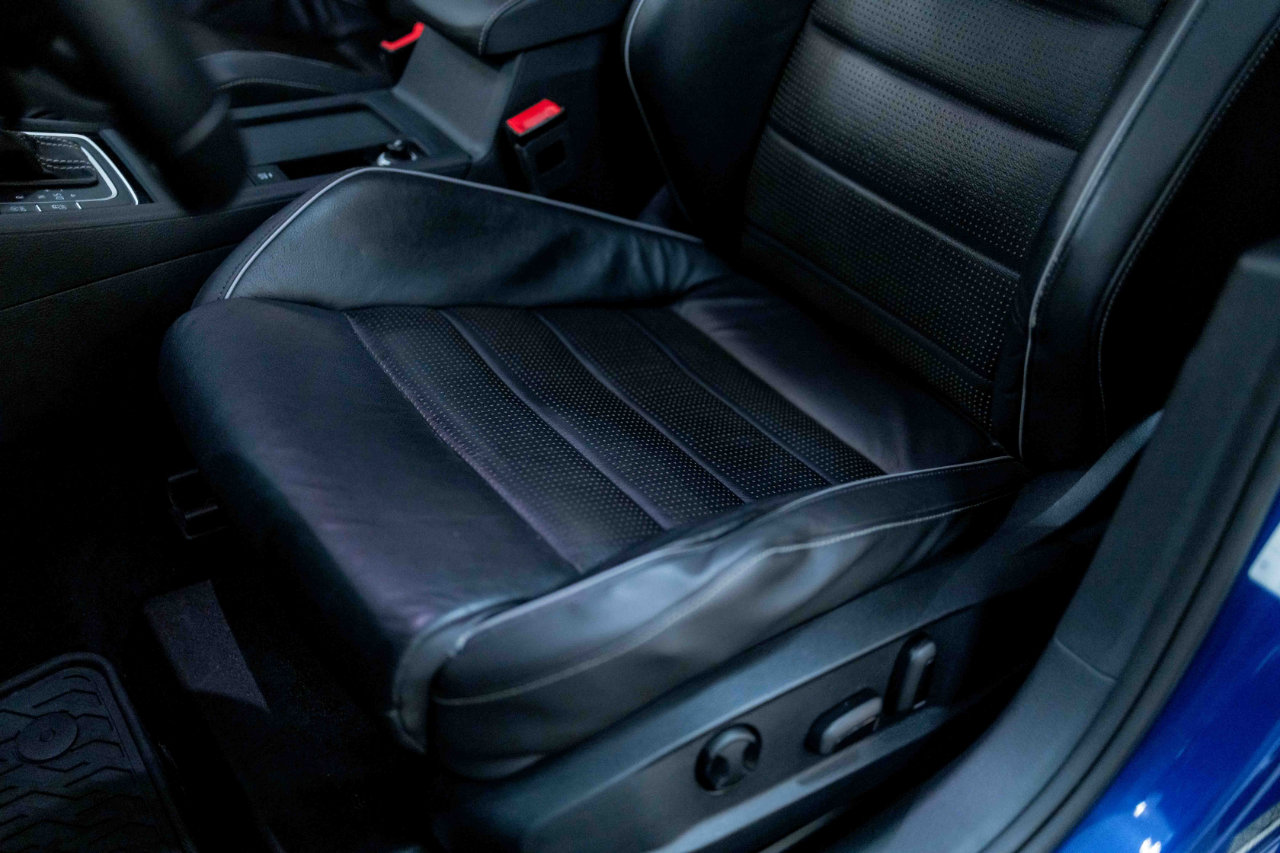 Used 2018 Volkswagen Golf R DCS and Navigation 7A image 71