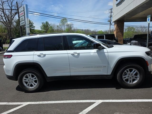 Used 2025 Jeep Grand Cherokee Laredo w/ Luxury Tech Group I image 4