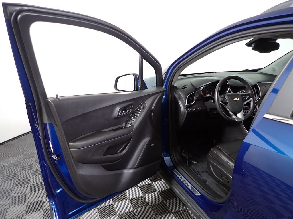 Used 2020 Chevrolet Trax Premier w/ LPO, Protection Package FWD image 22
