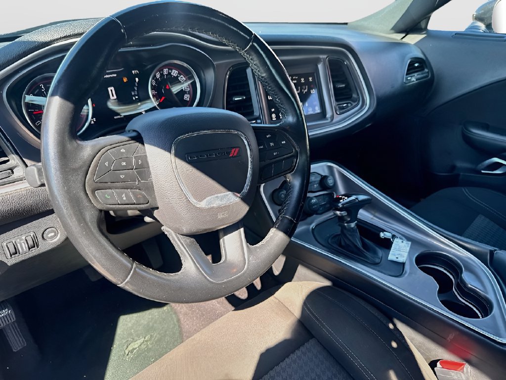 Used 2022 Dodge Challenger SXT RWD image 9