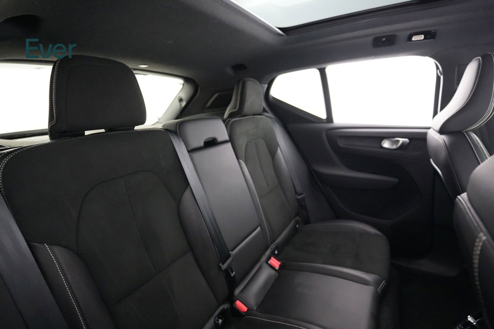 Used 2021 Volvo XC40 P8 Recharge w/ Advanced Package image 5