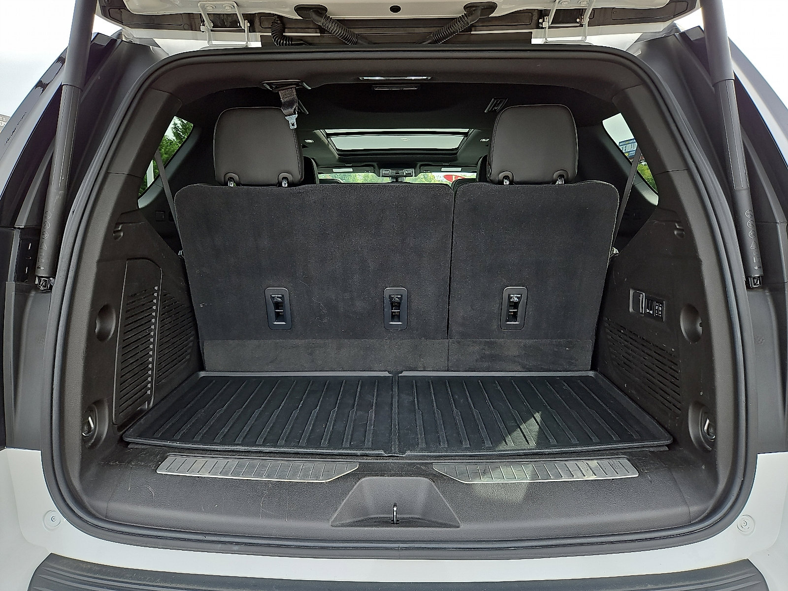 Used 2021 Chevrolet Tahoe RST w/ Luxury Package image 29