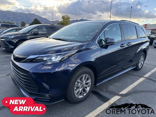 Used 2026 Toyota Sienna XLE FWD image 12