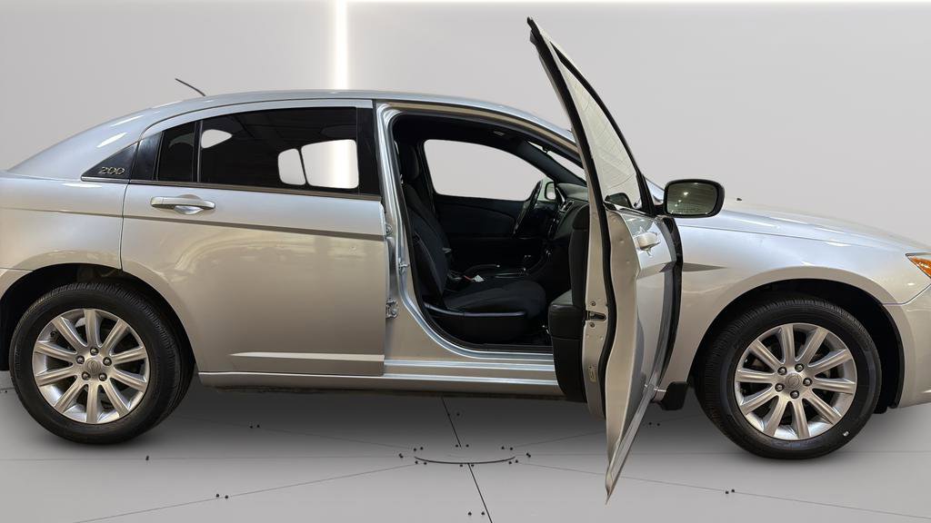 Used 2012 Chrysler 200 Touring image 16