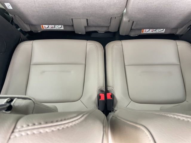 Used 2015 Ford Explorer XLT w/ Equipment Group 202A AWD/4WD image 8