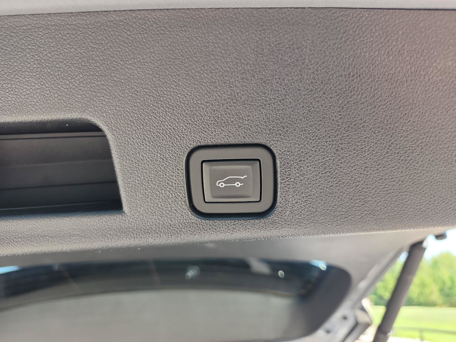 Certified 2025 GMC Acadia Elevation AWD/4WD image 10