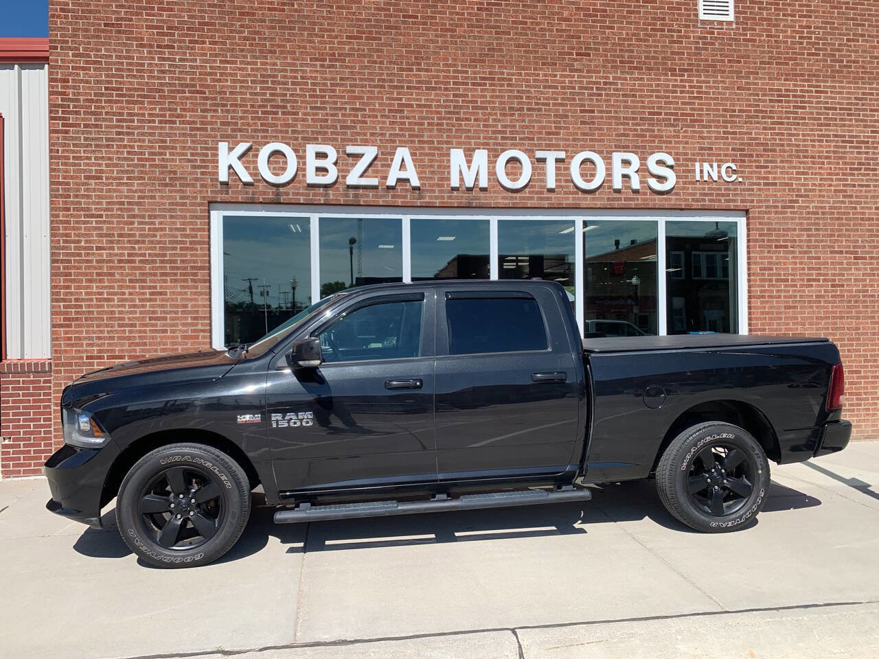 Used 2017 RAM 1500 Sport image 2