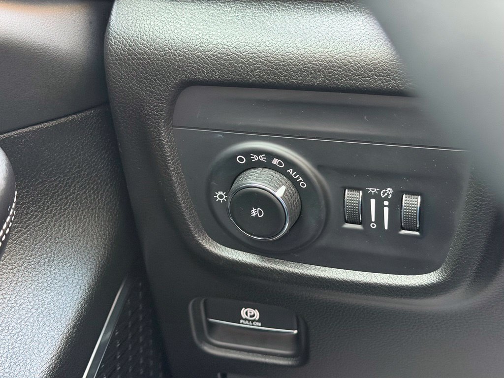 Used 2023 Jeep Grand Cherokee Overland AWD/4WD image 19