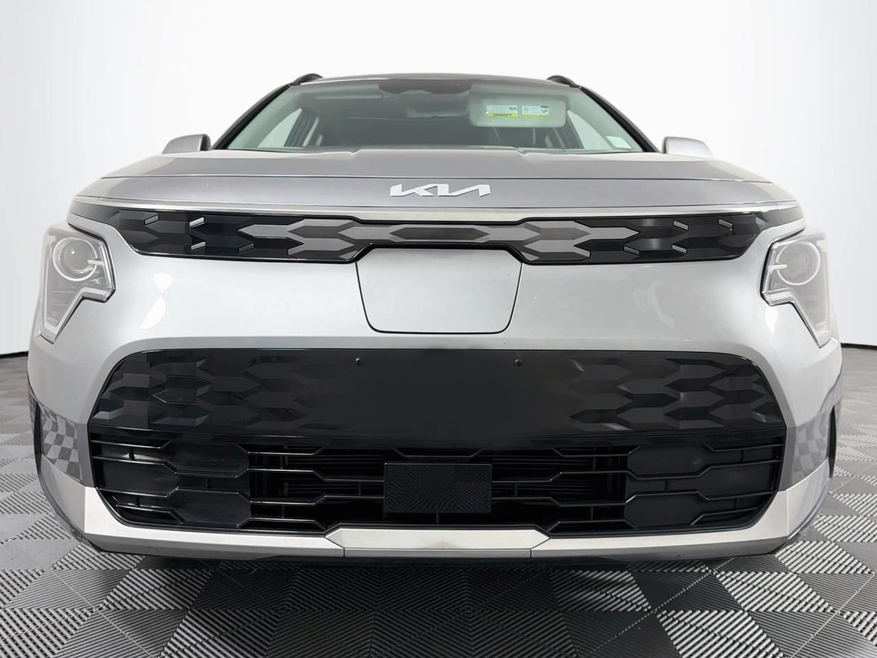 Used 2025 Kia Niro Wind w/ Wind Preserve Package FWD image 2