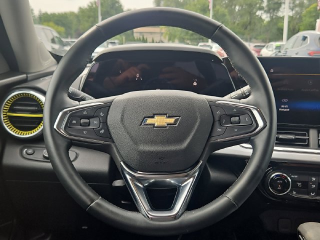 Used 2024 Chevrolet Trax LT w/ LT Convenience Package FWD image 15