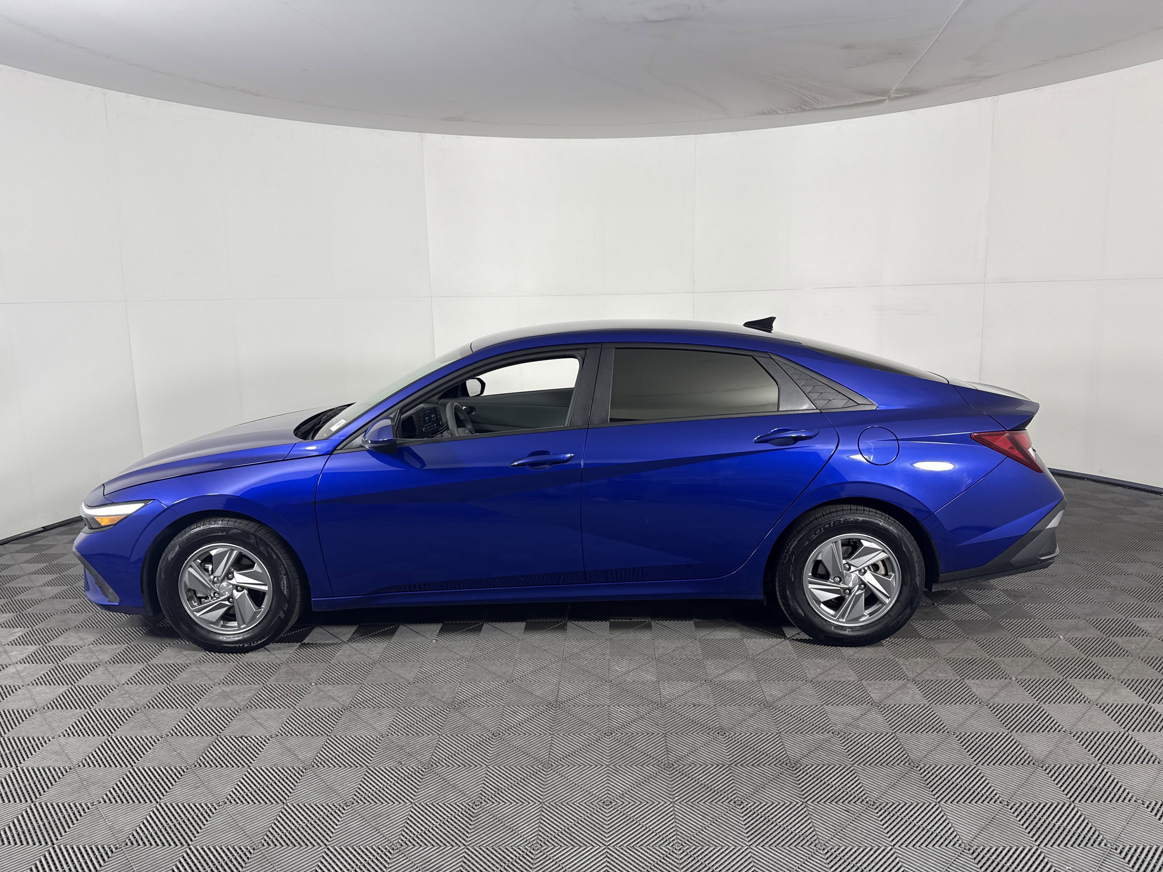 Used 2024 Hyundai Elantra SE image 7
