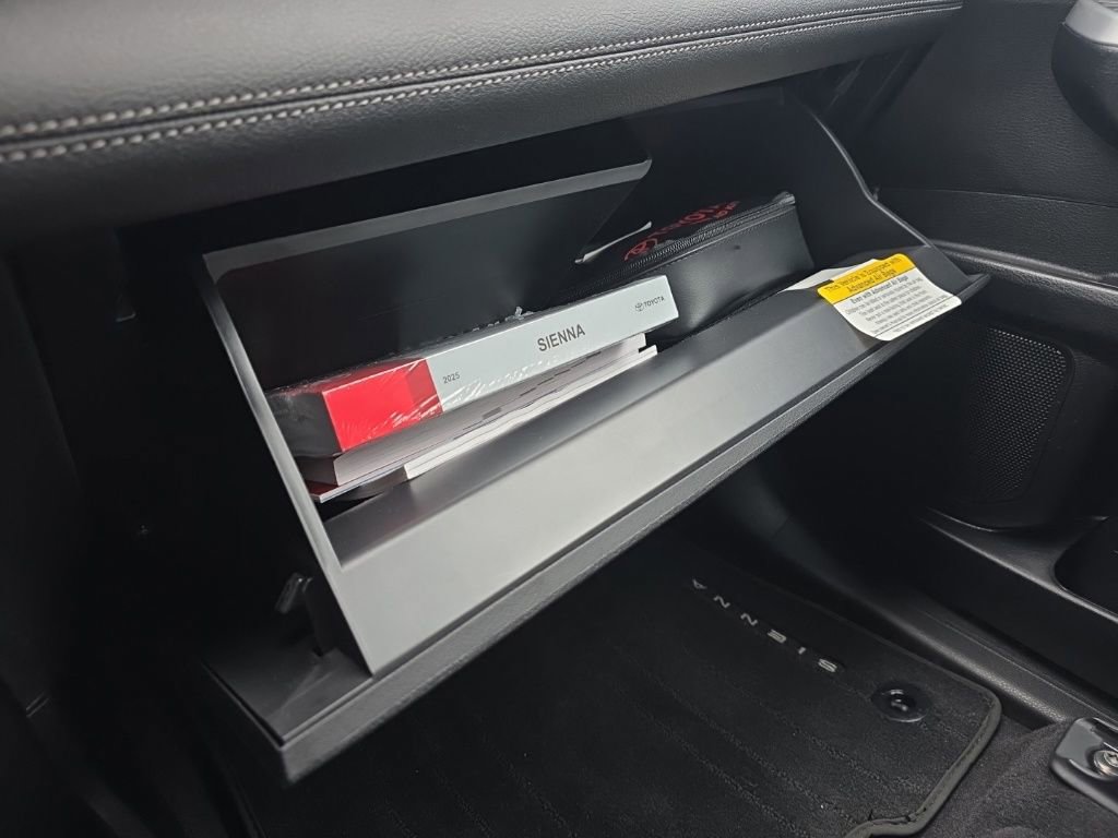 Used 2025 Toyota Sienna XLE image 36