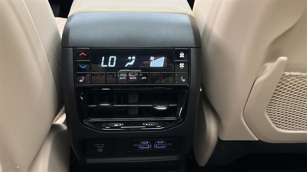 Used 2025 Jeep Grand Cherokee L Limited w/ Luxury Tech Group II AWD/4WD image 10