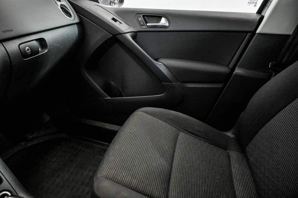 Used 2017 Volkswagen Tiguan Limited image 21