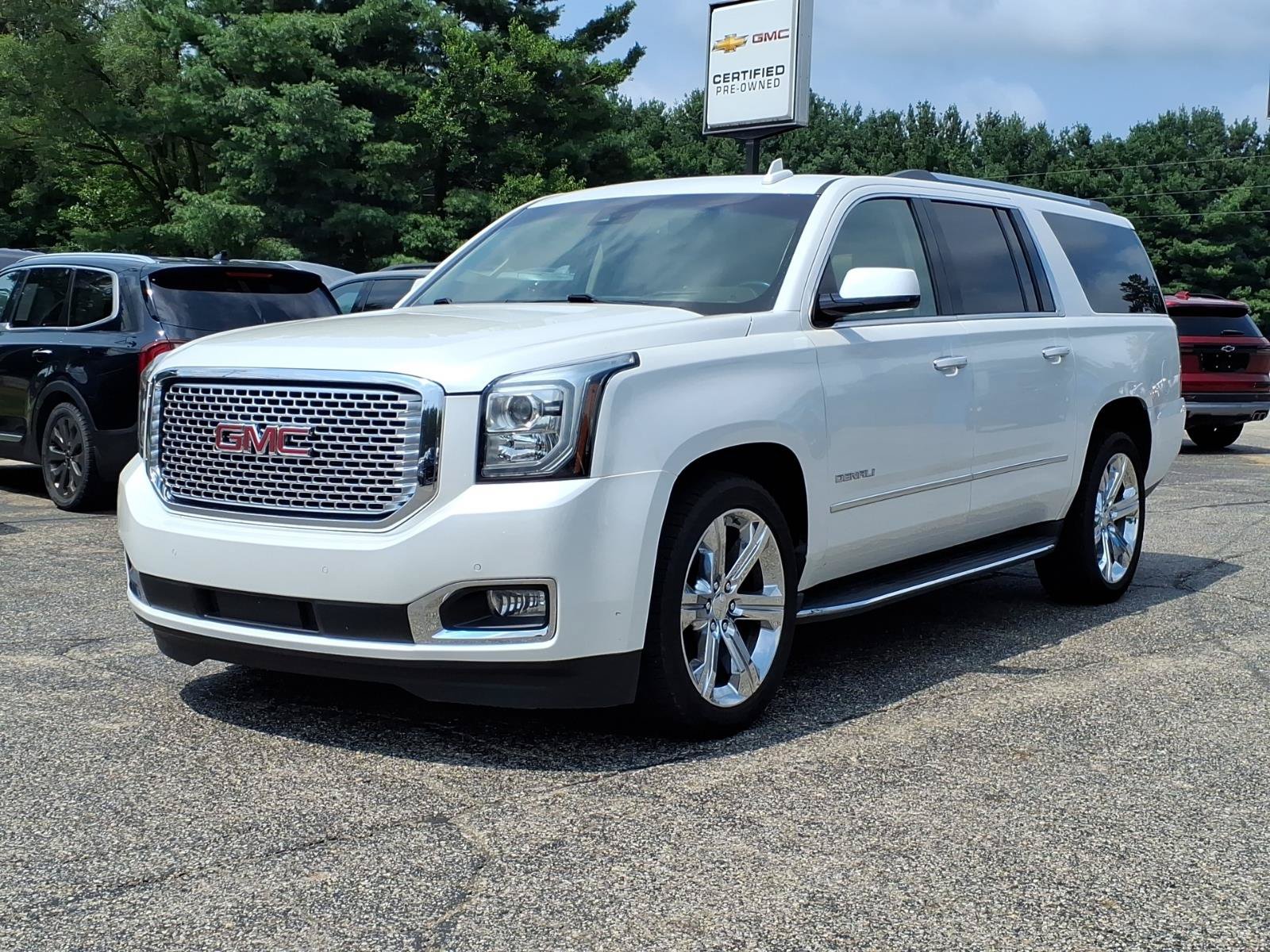 Used 2017 GMC Yukon XL Denali w/ Open Road Package AWD/4WD image 3