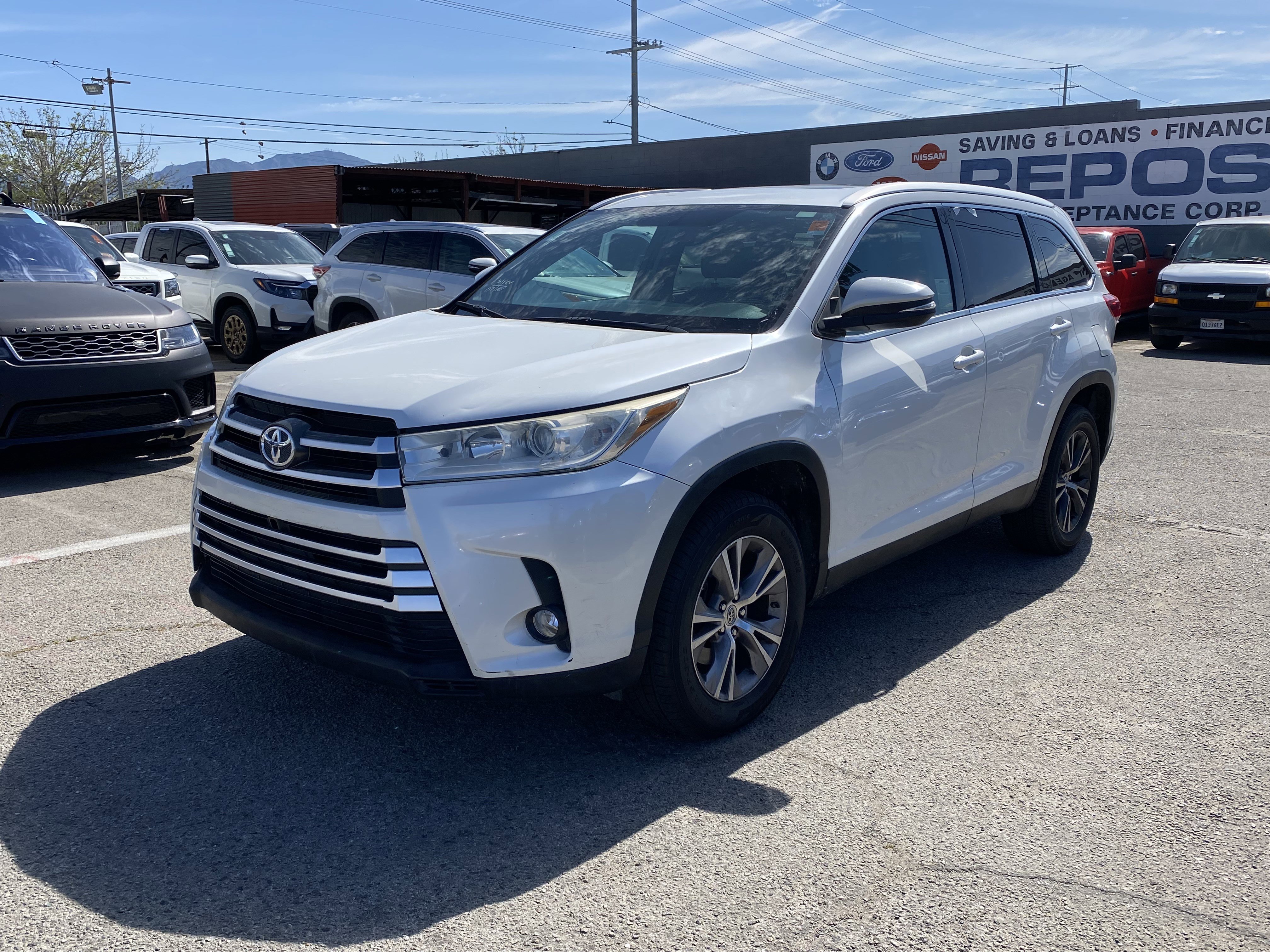 Used 2019 Toyota Highlander XLE image 2