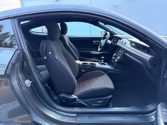Used 2016 Ford Mustang GT RWD image 9