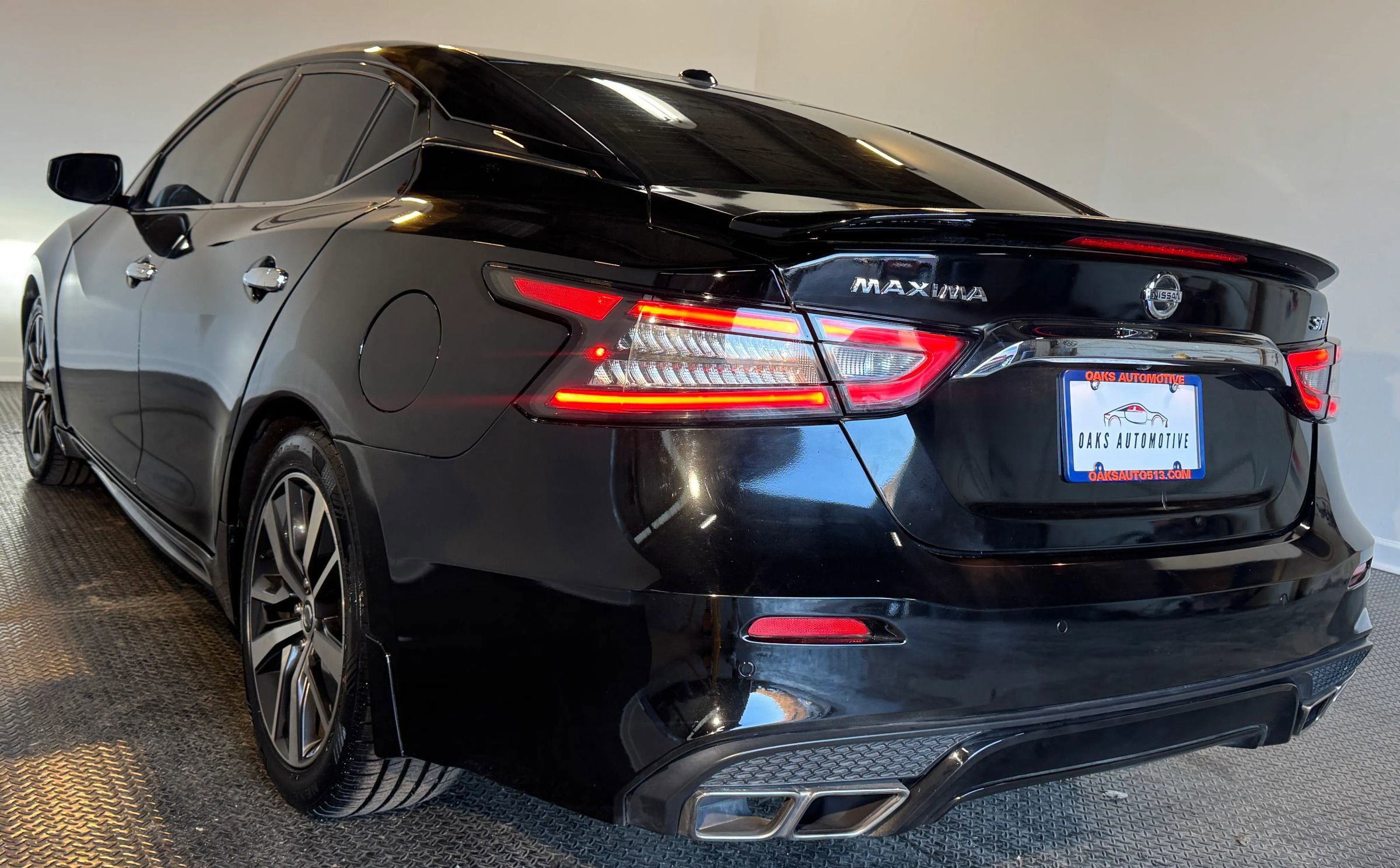 Used 2017 Nissan Maxima SR FWD image 6