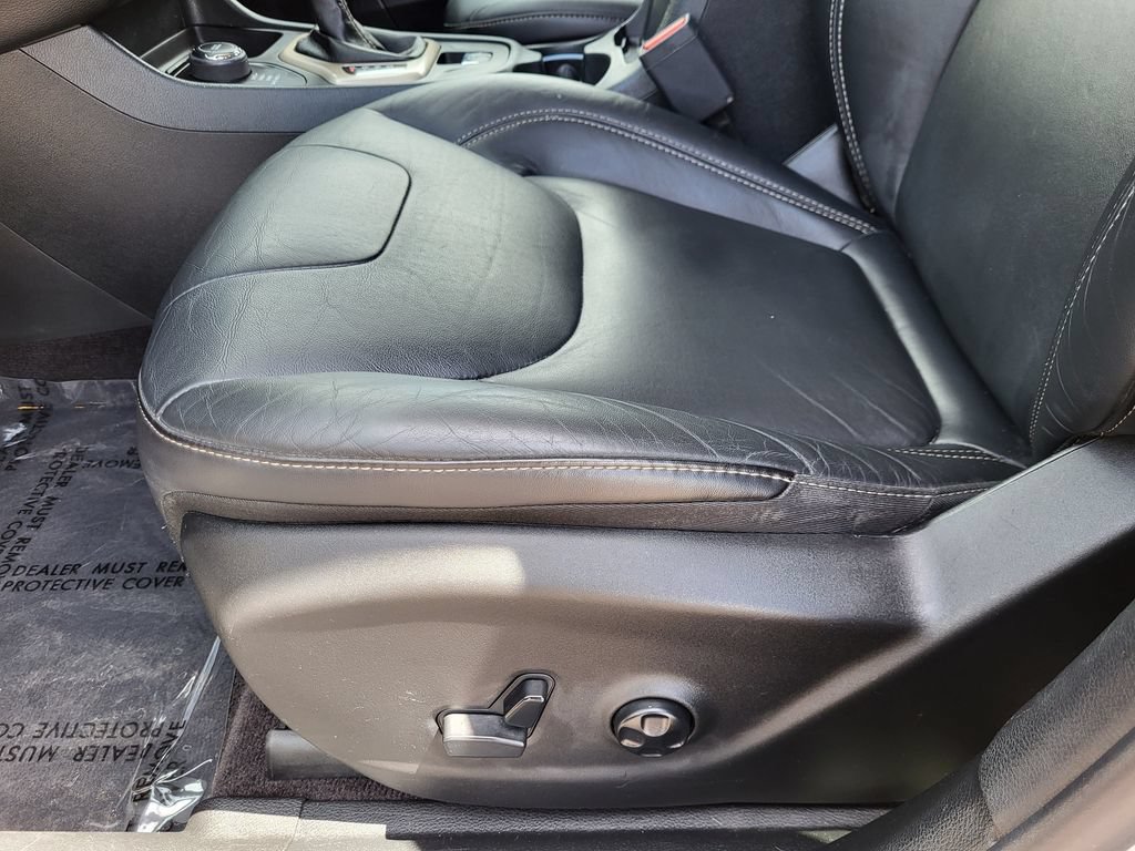 Used 2016 Jeep Cherokee Limited AWD/4WD image 15