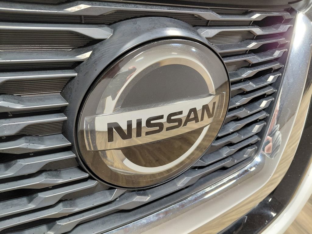 Used 2018 Nissan Rogue SV image 19