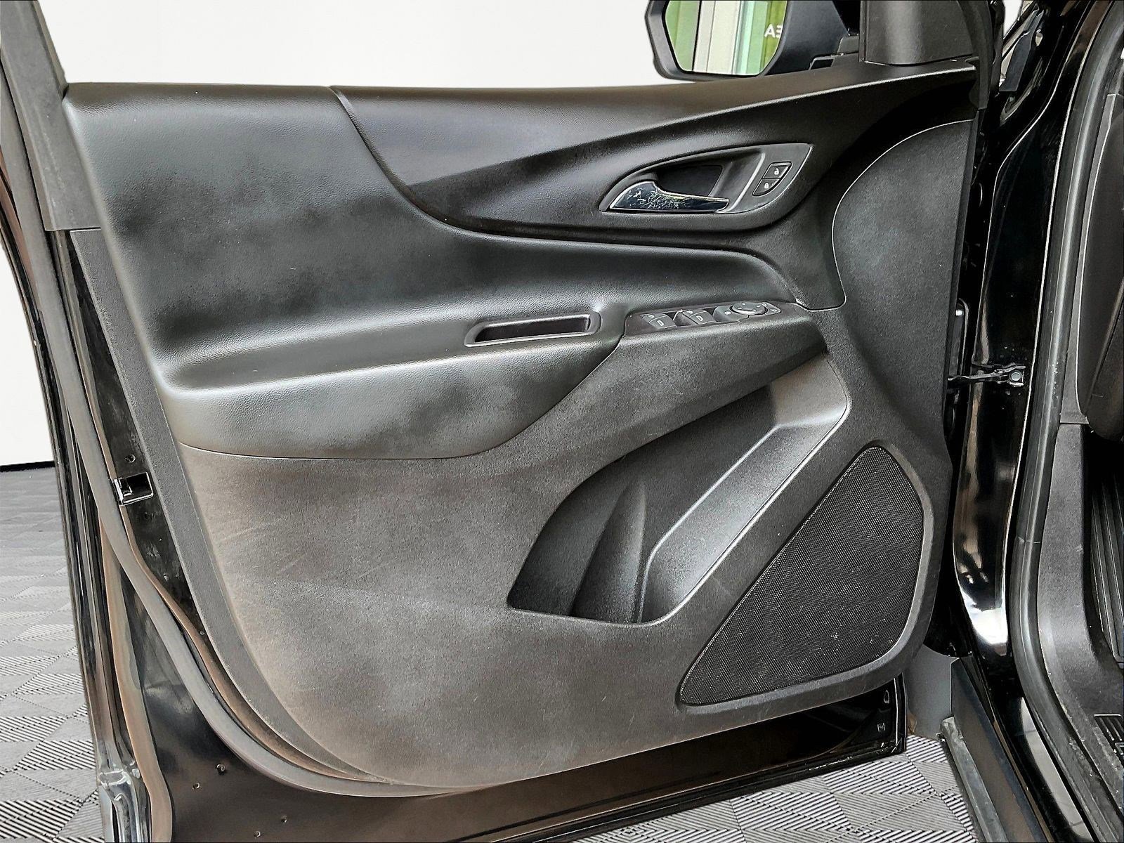 Used 2018 Chevrolet Equinox LT FWD image 19