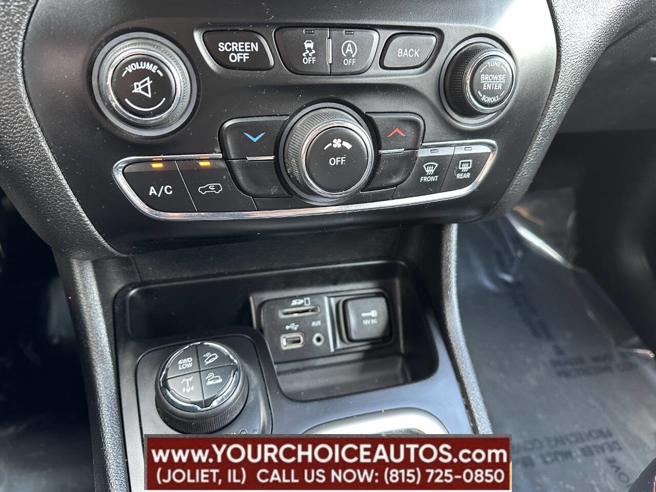 Used 2017 Jeep Cherokee Trailhawk w/ Cold Weather Group image 47