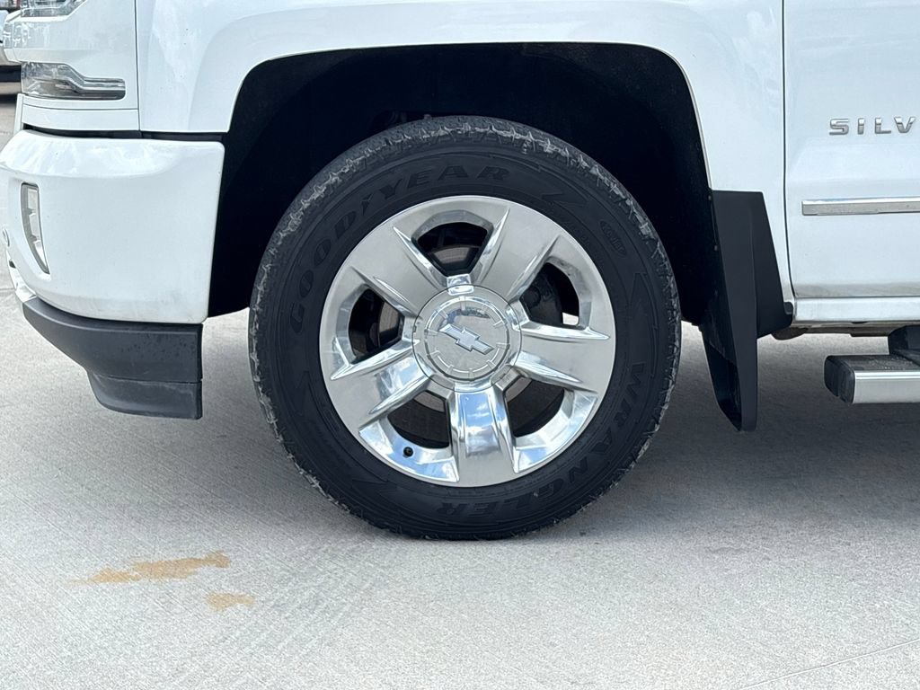 Used 2018 Chevrolet Silverado 1500 LTZ Z71 w/ LTZ Plus Package AWD/4WD image 26