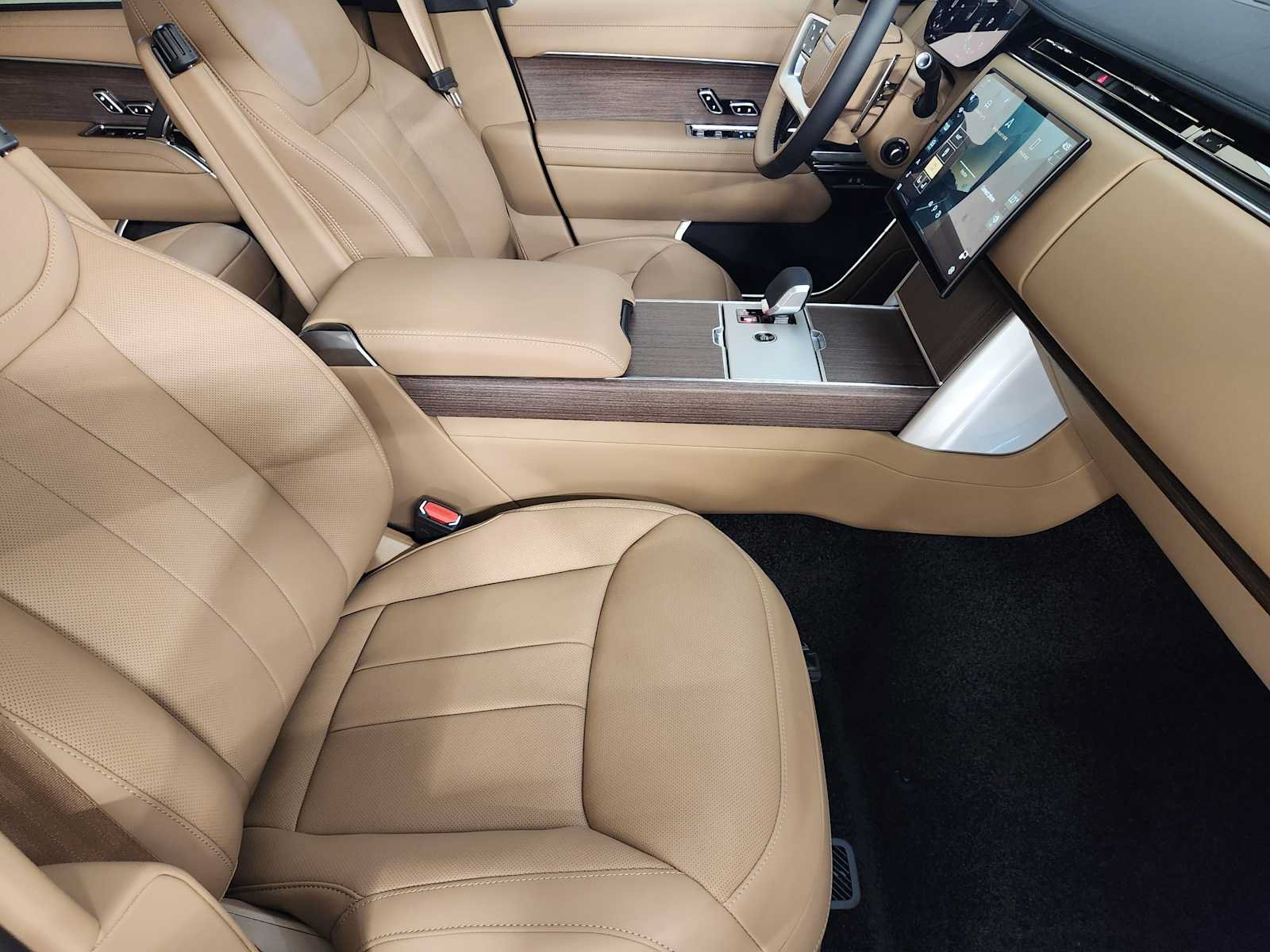 New 2026 Land Rover Range Rover Long Wheelbase SE AWD/4WD image 3
